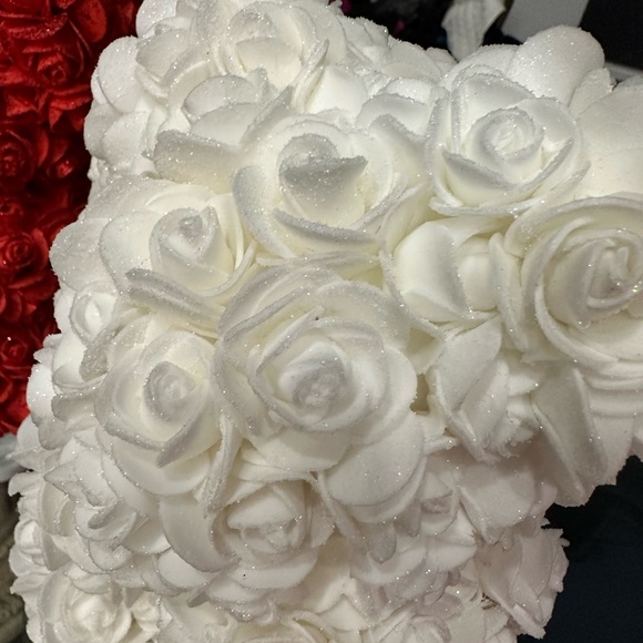 White Glitter Rose Bear - Picture 2 of 4